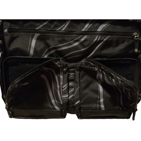 Adidas Messenger Bag - Picture 7 of 9